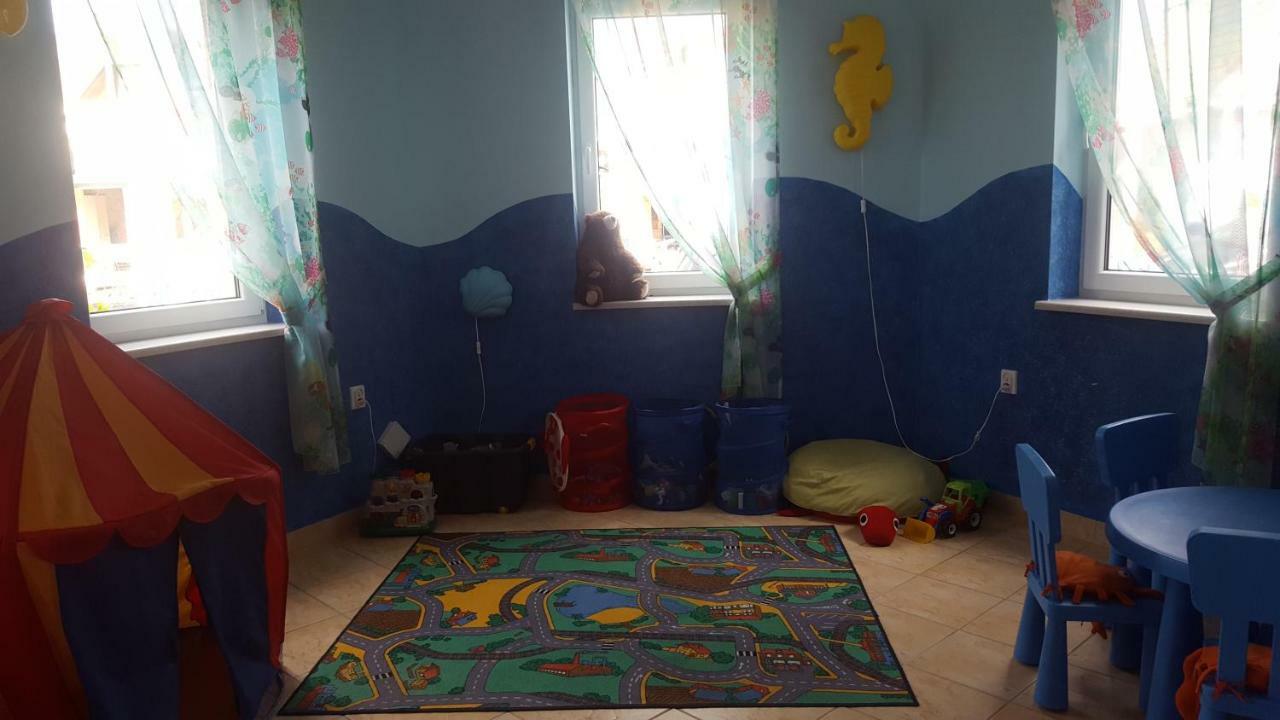 尤斯托尼莫斯基Posejdon住宿加早餐旅馆 外观 照片